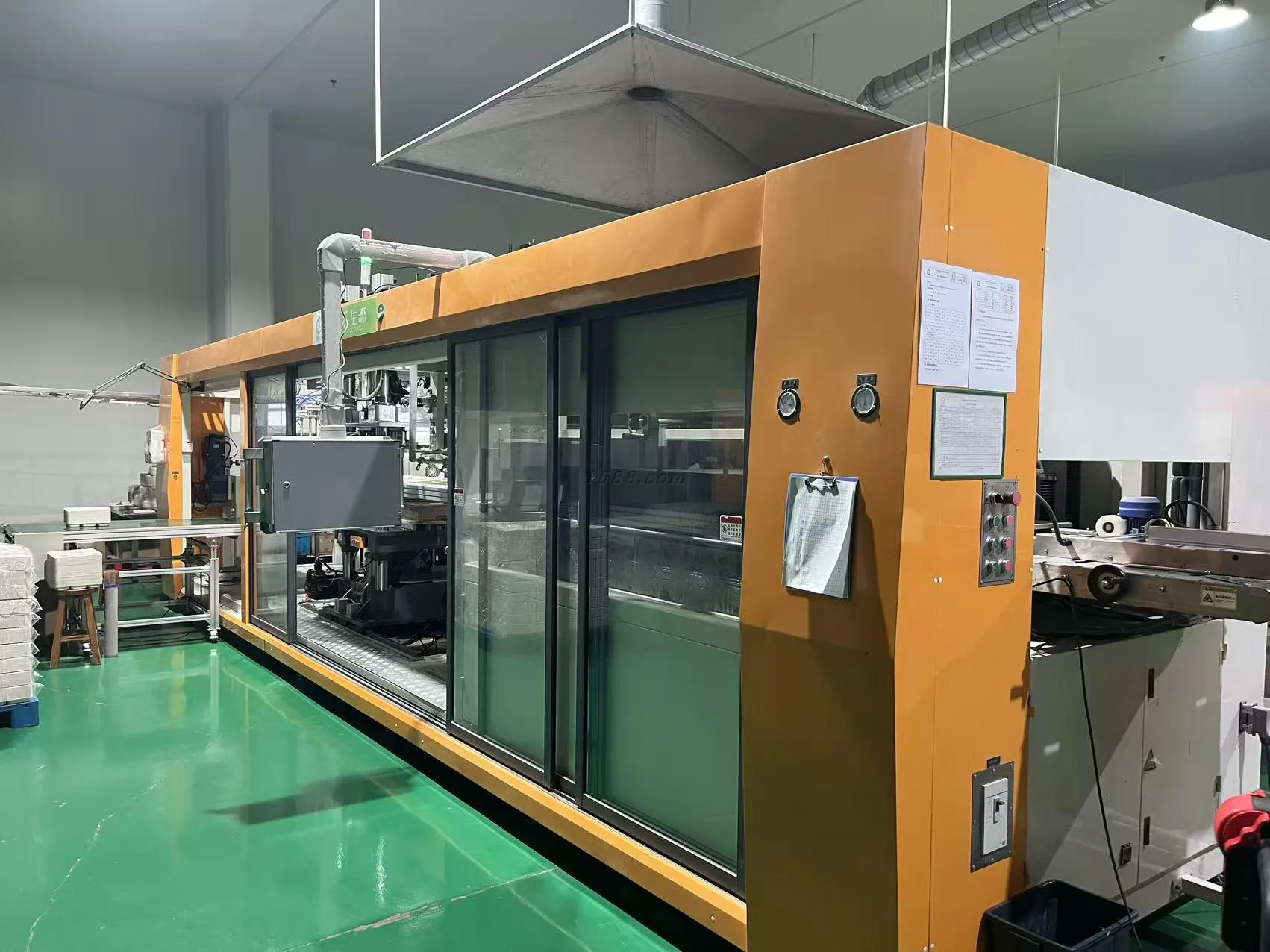 Thermoforming machine for compostable tableware production