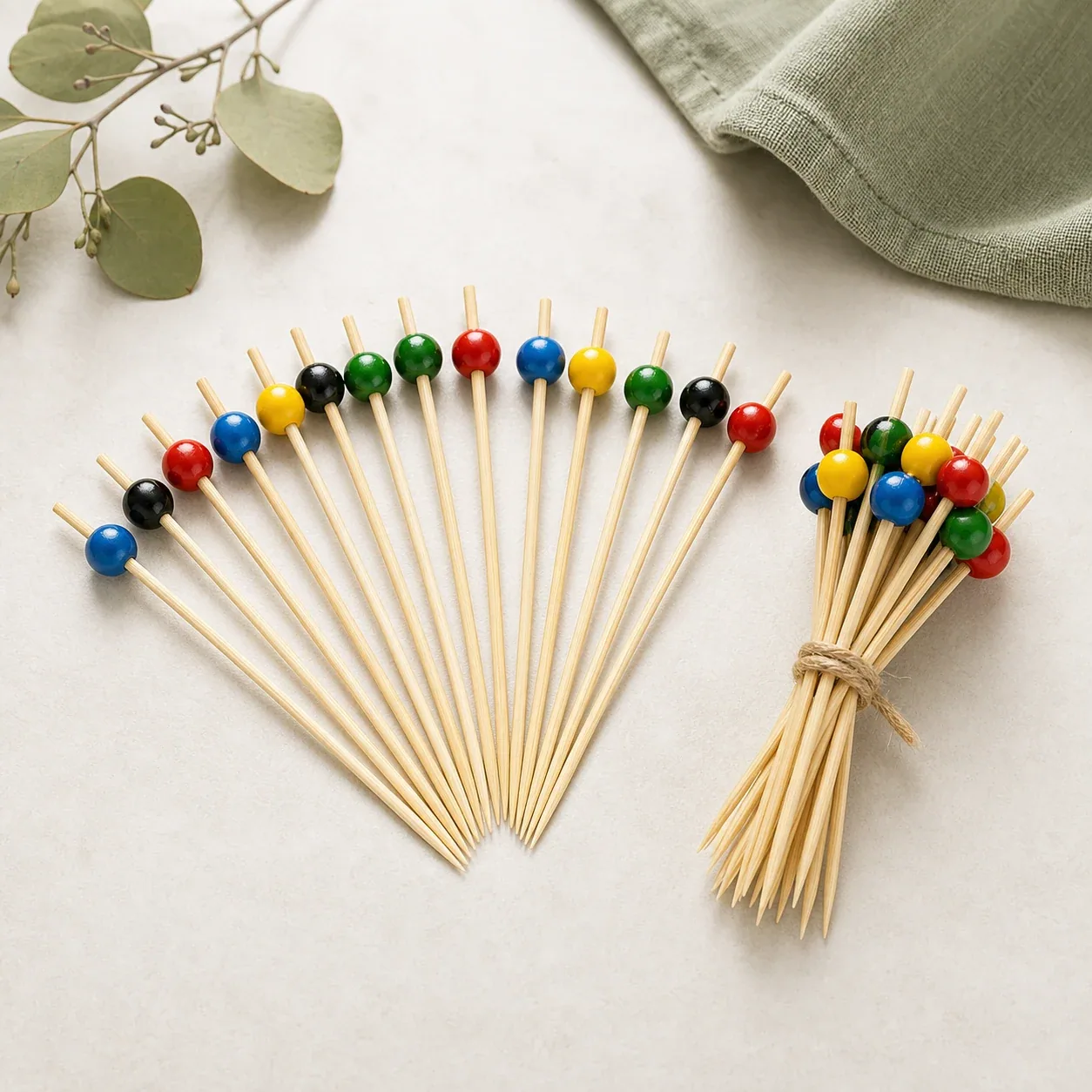Bunte Party-Picks aus Bambusperlen