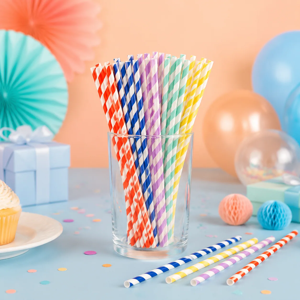 Bulk colored paper straws for cold beverage service